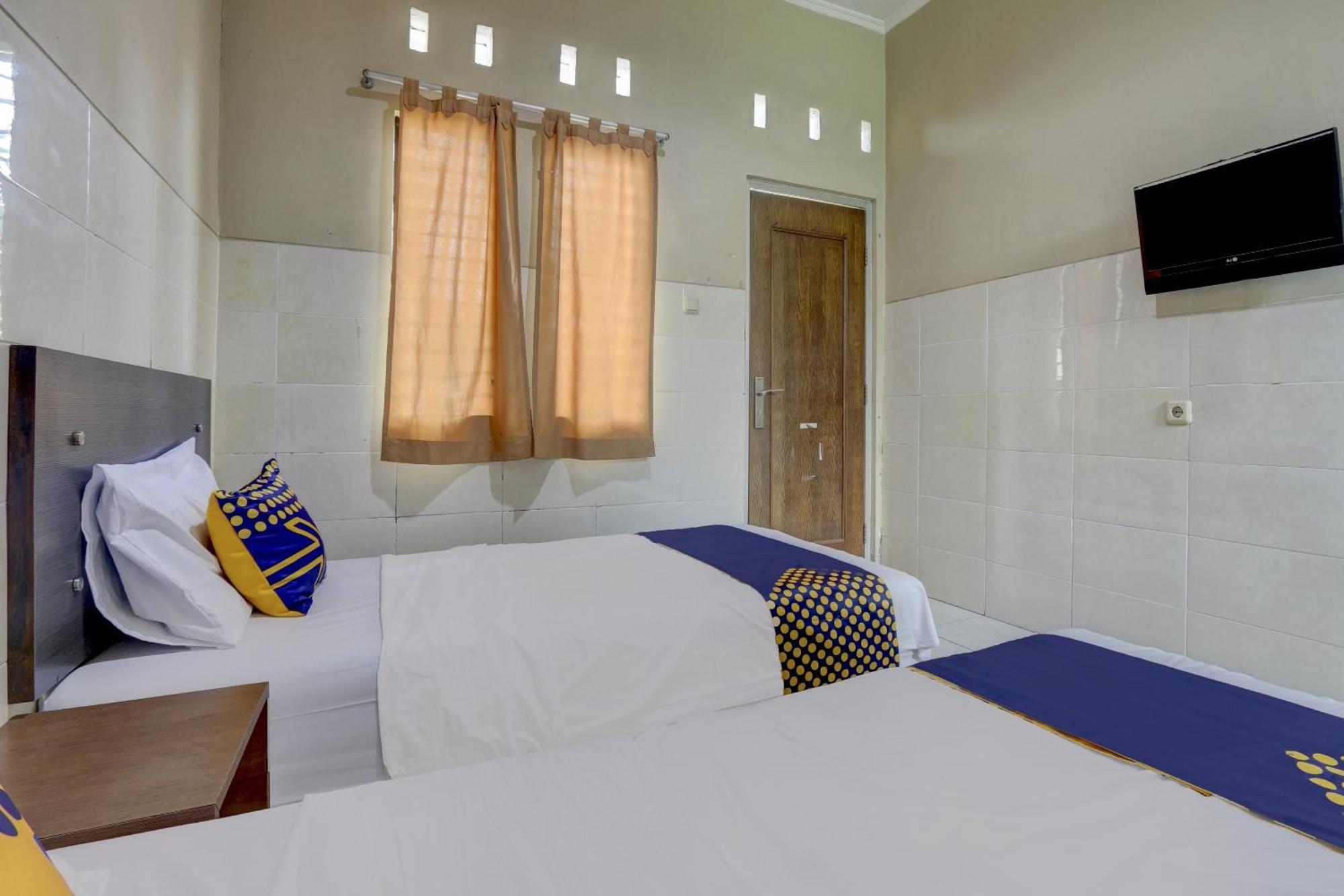 Oyo Life 90159 Puri Asoka Guest House Семаранг Екстер'єр фото